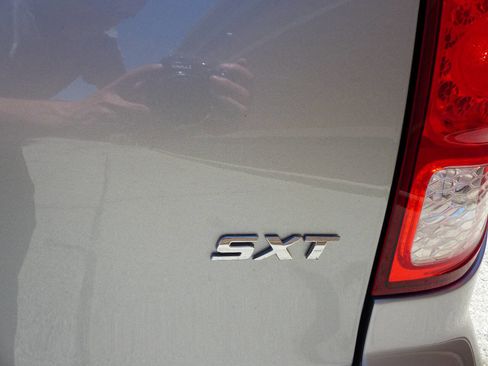 Used 2019 Dodge Grand Caravan SXT FWD image 10