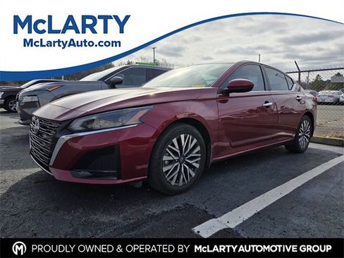 Certified 2024 Nissan Altima 2.5 SV w/ SV Premium Package image 1