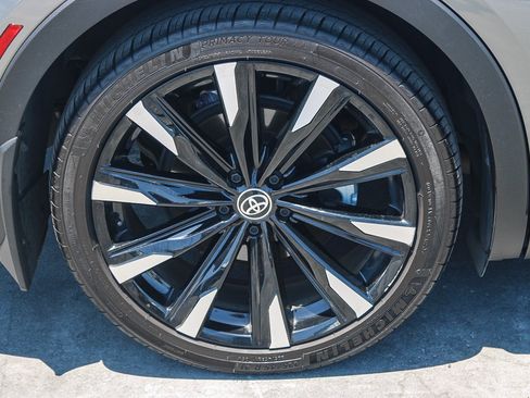 Used 2025 Toyota Crown Platinum w/ Carpet Mat Package (TMS) AWD/4WD image 12
