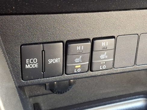 Used 2013 Toyota RAV4 Limited AWD/4WD image 23