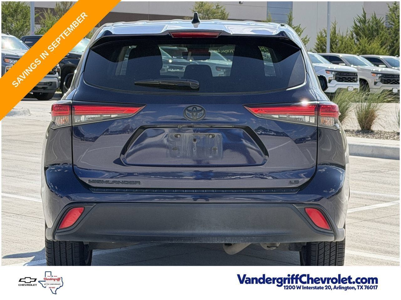 Used 2022 Toyota Highlander LE FWD image 5
