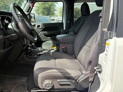 Used 2019 Jeep Wrangler Sport AWD/4WD image 9