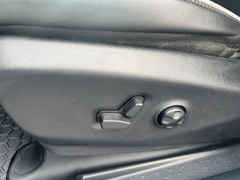 Used 2023 Chrysler Pacifica Limited w/ Uconnect Theater Family Group image 24