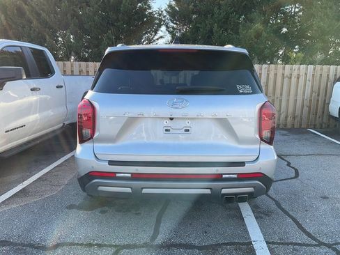 Used 2024 Hyundai Palisade Limited image 5