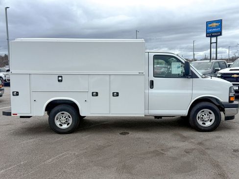 New 2025 Chevrolet Express 3500 w/ Power Convenience Package image 14