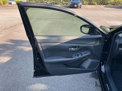 Certified 2022 Nissan Sentra SV FWD image 13