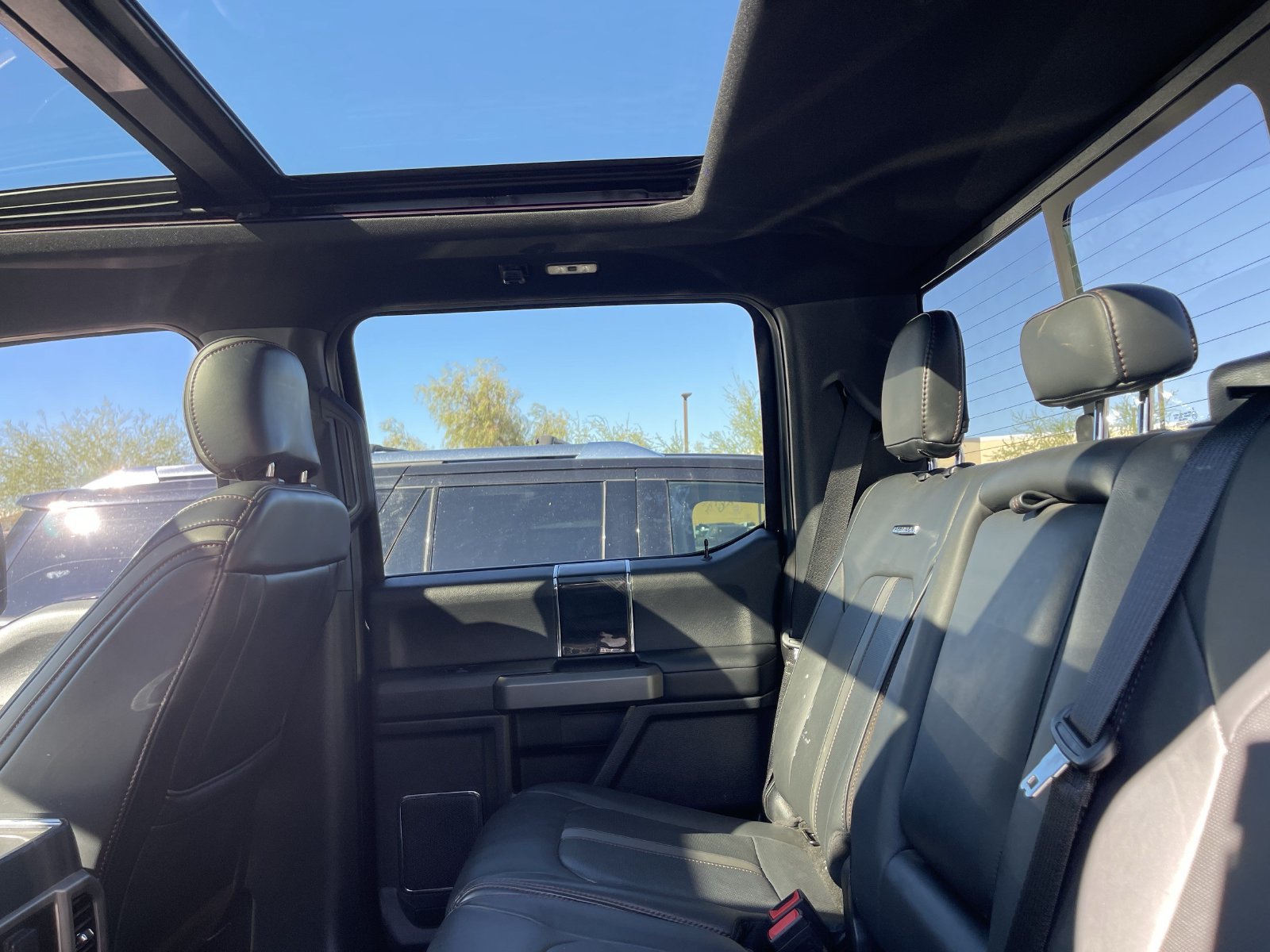 Used 2022 Ford F350 Platinum w/ Tremor Off-Road Package AWD/4WD image 10