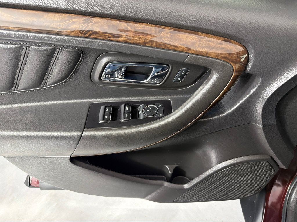 Used 2019 Ford Taurus Limited FWD image 11