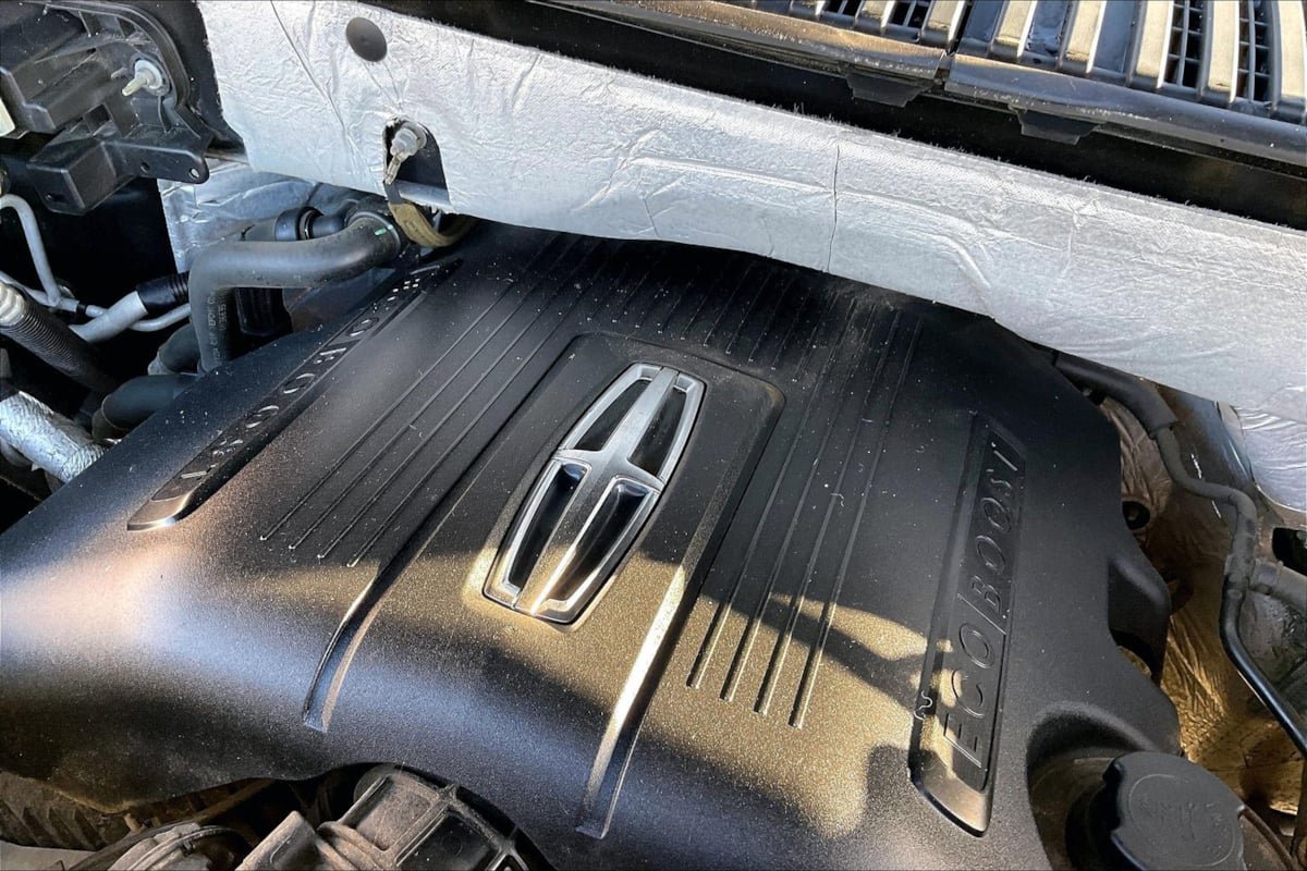 Used 2016 Lincoln Navigator Select RWD image 34