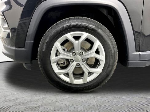 Used 2024 Jeep Compass Latitude AWD/4WD image 33