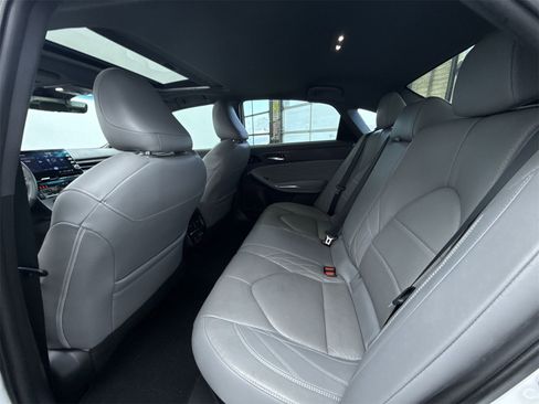 Used 2020 Toyota Avalon Limited image 37