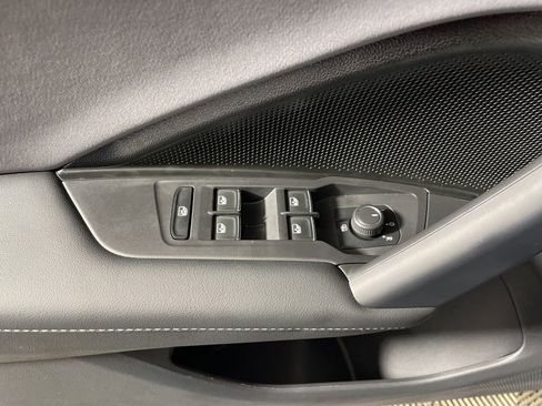 New 2026 Volkswagen Tiguan SE image 9