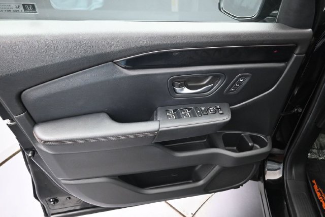 Used 2025 Honda Pilot TrailSport image 24