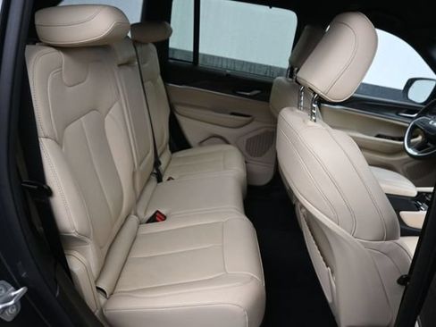 Used 2023 Jeep Grand Cherokee Limited w/ Luxury Tech Group II AWD/4WD image 8
