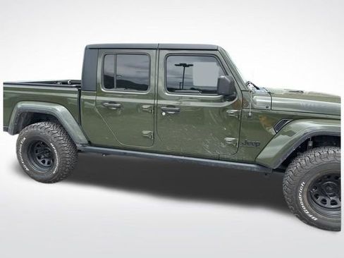 Used 2022 Jeep Gladiator Willys image 10