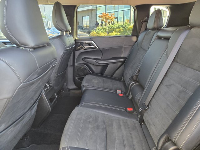 Used 2025 Mitsubishi Outlander SE AWD/4WD image 14