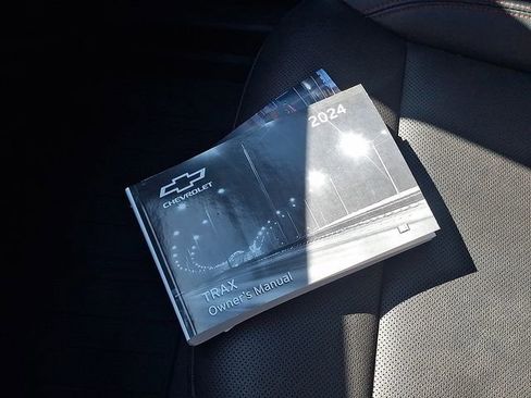 Used 2024 Chevrolet Trax RS w/ Sunroof Package image 25