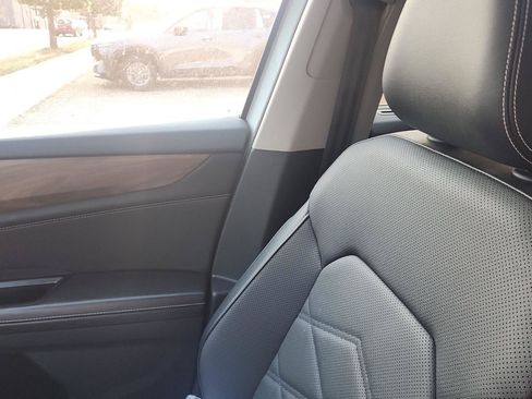 Used 2024 Volkswagen Atlas SE AWD/4WD image 15