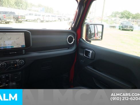Used 2025 Jeep Gladiator Sport AWD/4WD image 18