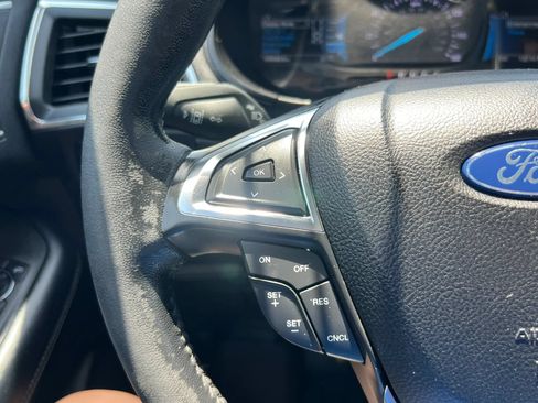 Used 2022 Ford Edge Titanium AWD/4WD image 19