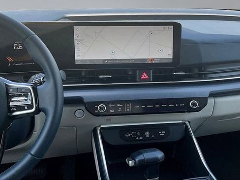 Used 2026 Kia Carnival EX FWD image 9