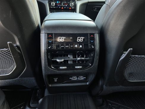 Used 2023 Jeep Grand Cherokee Overland w/ Luxury Tech Group IV image 28