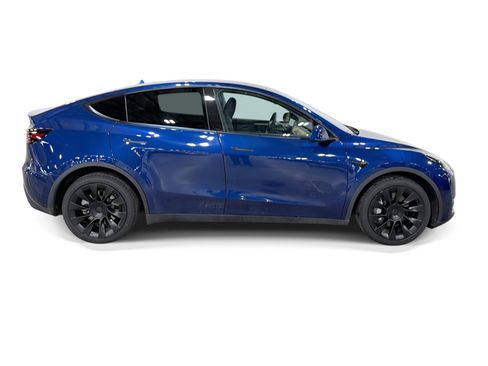Certified 2023 Tesla Model Y Long Range AWD/4WD image 7