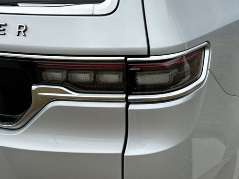 Used 2022 Jeep Grand Wagoneer Series III w/ Rear Seat Video Group 1 image 11