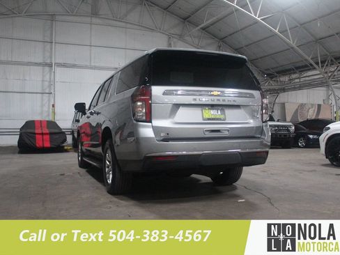 Used 2024 Chevrolet Suburban LT RWD image 16
