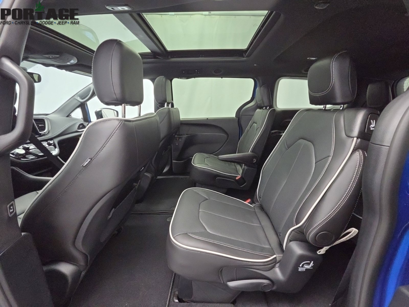 New 2027 Chrysler Pacifica Limited AWD/4WD image 30