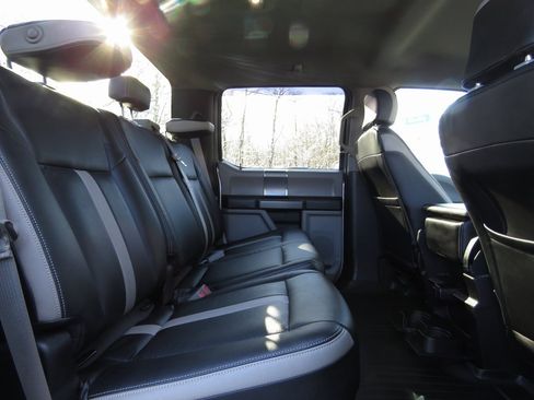 Used 2018 Ford F150 XLT w/ Equipment Group 302A Luxury image 16