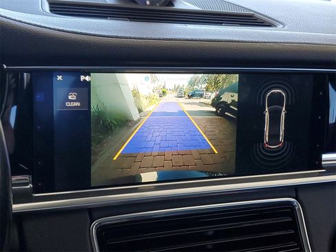 Used 2018 Porsche Panamera 4 image 28