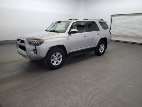 Used 2019 Toyota 4Runner SR5 AWD/4WD image 2