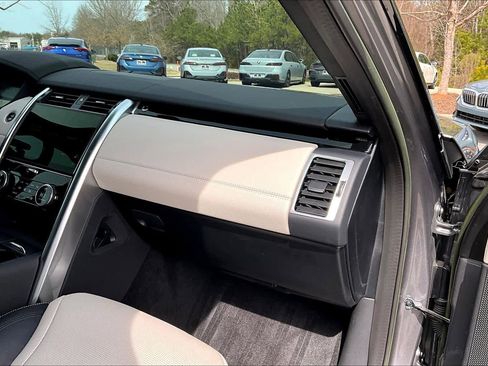 Used 2023 Land Rover Discovery S R-Dynamic image 19