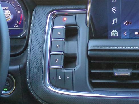 Used 2024 Chevrolet Tahoe Premier w/ Premium Package image 19