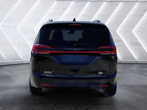 New 2026 Chrysler Pacifica Limited image 5