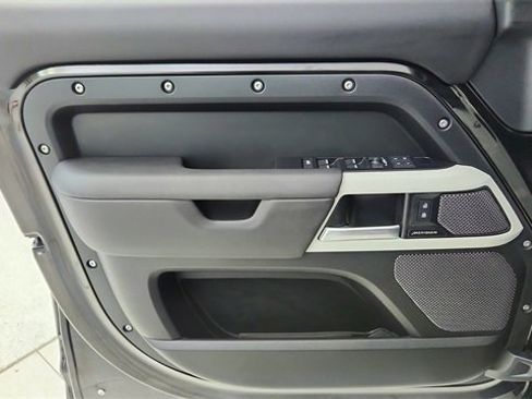 Used 2024 Land Rover Defender 110 S image 33