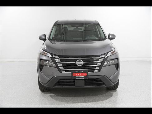 Used 2026 Nissan Rogue SV AWD/4WD image 2