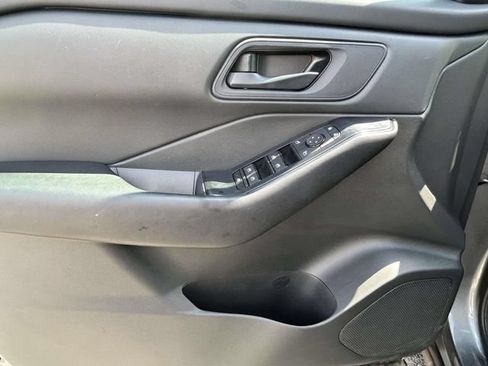 Used 2025 Nissan Rogue S FWD image 12