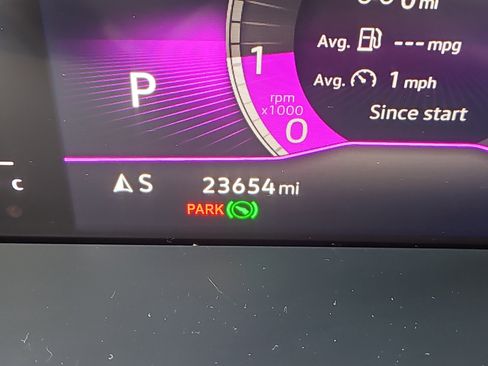 Certified 2024 Volkswagen Tiguan SE R-Line image 8