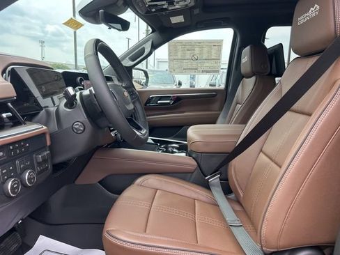 New 2026 Chevrolet Suburban High Country AWD/4WD image 16