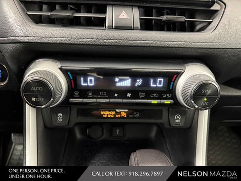 Used 2021 Toyota RAV4 XLE AWD/4WD image 30