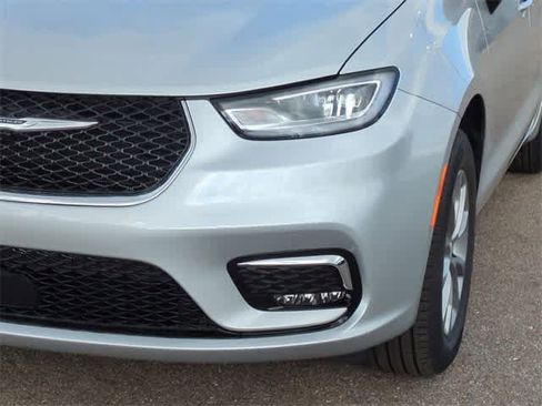 New 2026 Chrysler Pacifica Select image 11