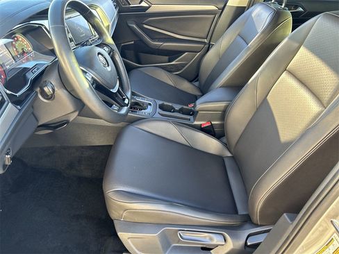 Used 2020 Volkswagen Jetta SE w/ SE Cold Weather Package image 16