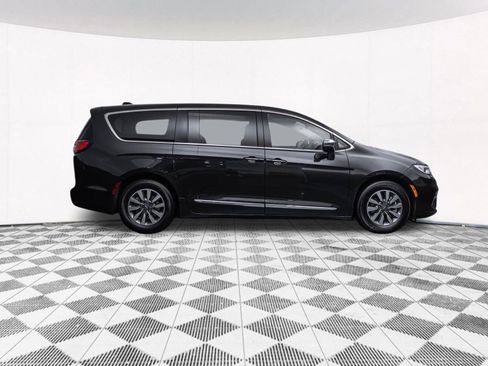 Used 2023 Chrysler Pacifica Limited FWD image 13