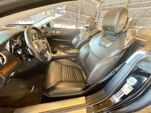 Used 2013 Mercedes-Benz SL 550 w/ Premium Pkg image 23