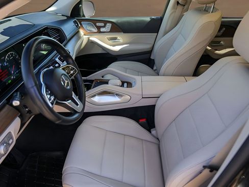 Used 2023 Mercedes-Benz GLS 450 4MATIC image 8