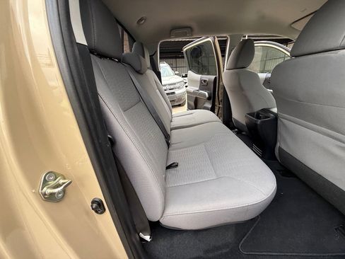 Used 2019 Toyota Tacoma SR5 image 18