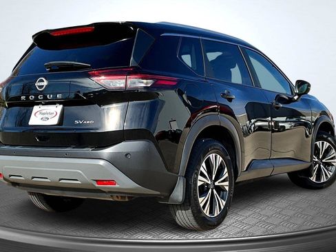 Used 2023 Nissan Rogue SV w/ SV Premium Package image 2