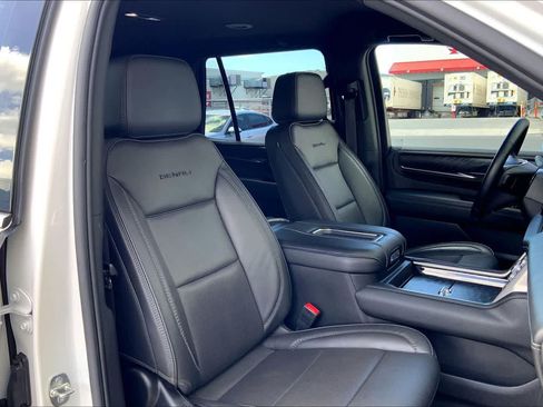 Used 2024 GMC Yukon Denali AWD/4WD image 13
